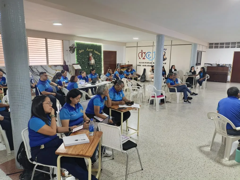 37 docentes de la U.E. Colegio Ntra. Sra. de Coromoto capacitados en Análisis de Sistemas